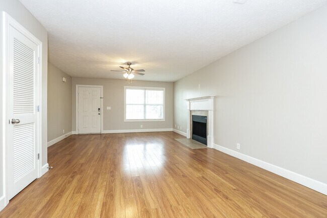 Photo - 2057 Aberdeen Cir
