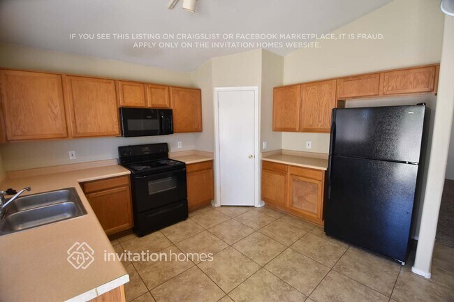 Photo - 12018 W Aster Dr