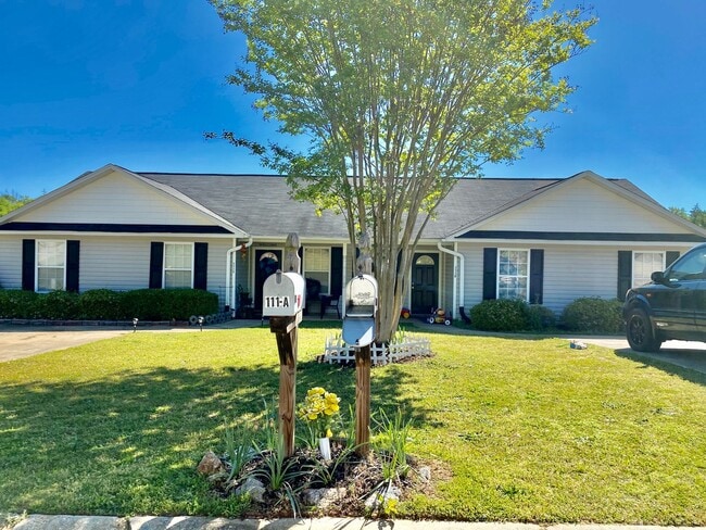 Building Photo - Goldfinch Unit B