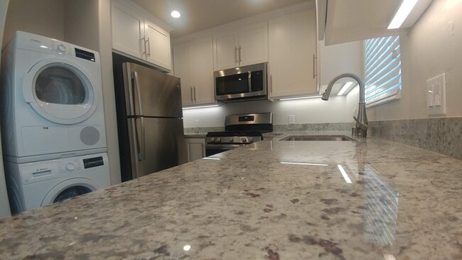 Kitchen - 126 Cowell St Unit 128