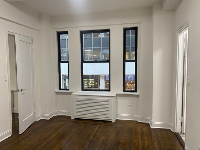 Photo - 135 E 46th St Unit 2