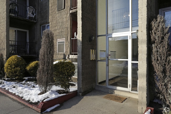 Photo - 1914 Main St