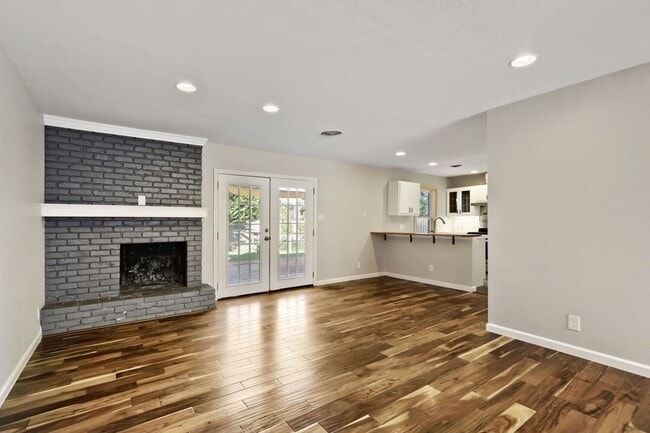 Photo - 5716 Wellington Dr