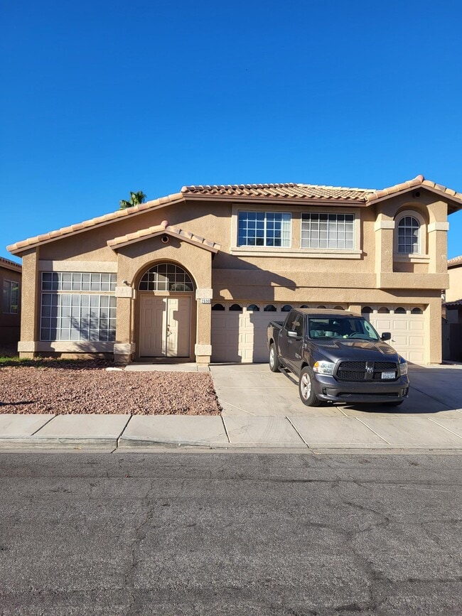 GREAT LOCATION! 3 CAR GARAGE! - 2690 African Violet Ave Rental