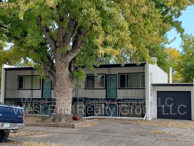 Photo - 352 W 5th St