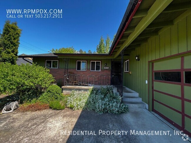 Building Photo - Upper-Level Mid Century Duplex Ranch - Ele... Unit A Rental