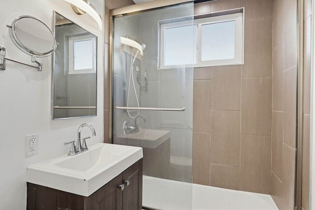 Photo - 6065 Pickford Pl