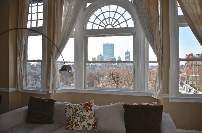 Building Photo - 22 Beacon St Unit 3