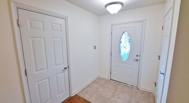 Photo - 3 Bed / 2-1/2 Bath Single Family Townhome with 1-Car Garage