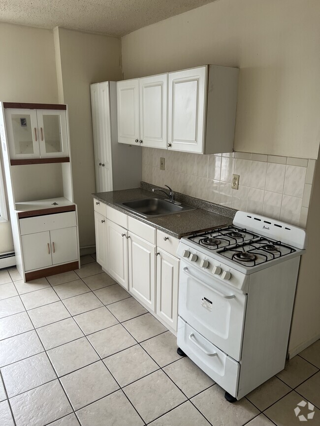 Building Photo - 72 Parkhurst St Unit 3 Rental