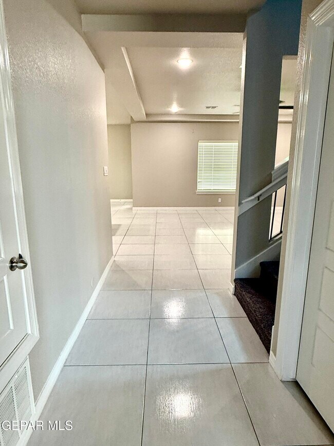 Photo - 12824 Linstead Ave