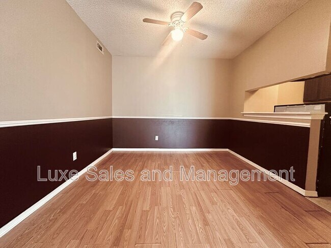 Photo - 6016 NW Expressway Unidad D