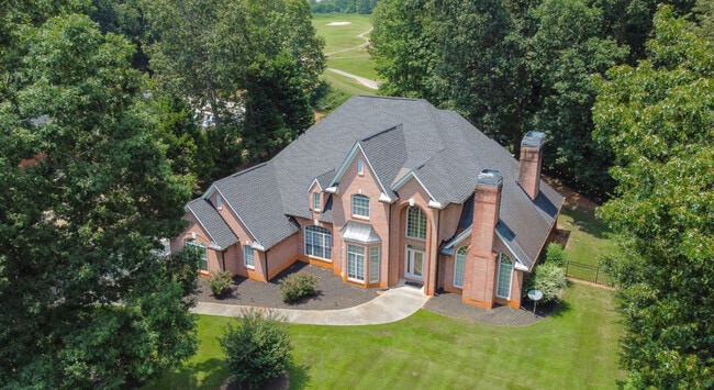 Building Photo - 8225 Seven Oaks Dr