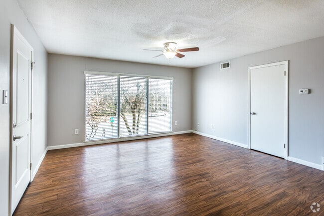 2BR, 1BA - 950SF - Living Room