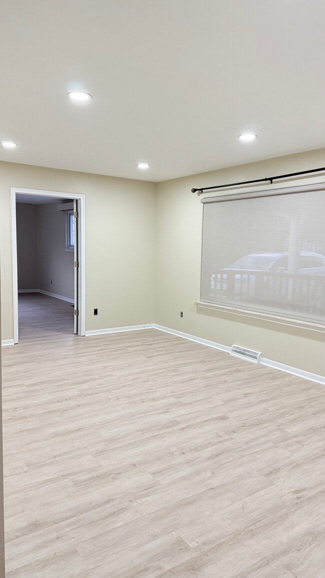 Photo - 1060 Glaser Dr