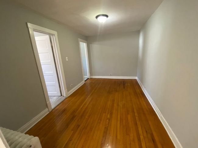 4210 N Kilpatrick Ave Unit 2F