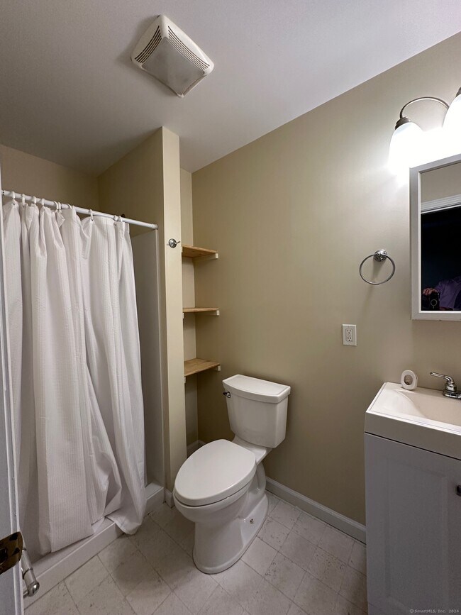 702 Howe Ave Apartment Shelton, CT