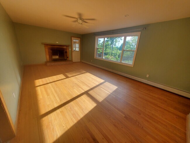 Photo - 36 N Maple St House