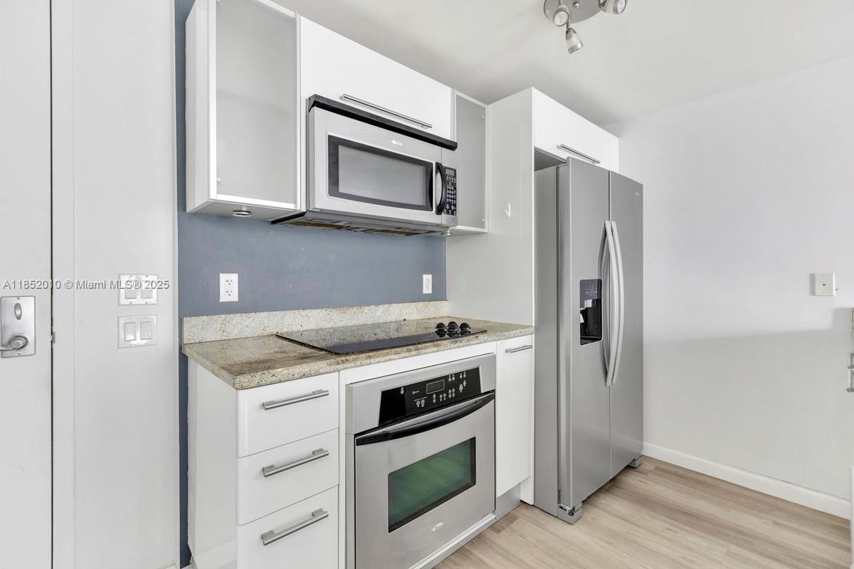 Photo - 185 SW 7th St