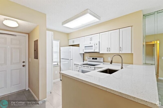 Building Photo - 2236 N Cypress Bend Dr Unit 112 Rental