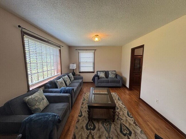 Photo - 720 Riverland Dr