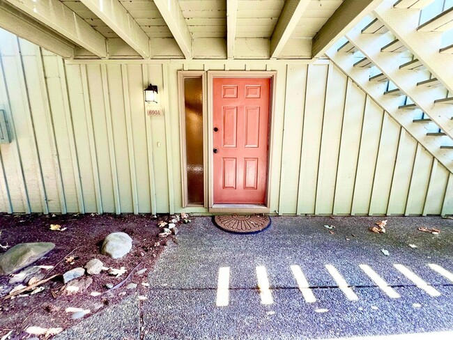 Photo - Charming Updated 2 Bed/1 Bath Condo in Tranquil Lake Oswego! Unit 6951