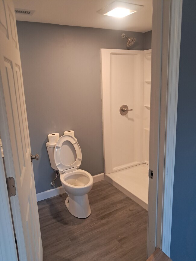 Bathroom 1 - 23 High St Unit 23 B