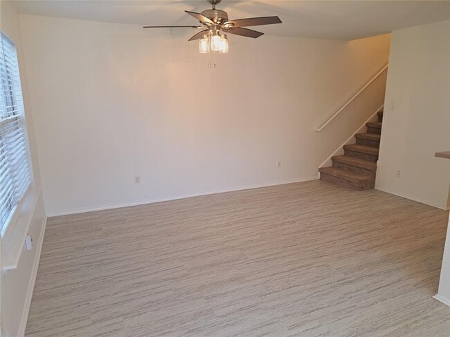 Photo - 6703 Hill Oaks Dr