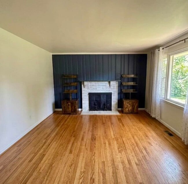 Photo - 114 Hollywood Dr