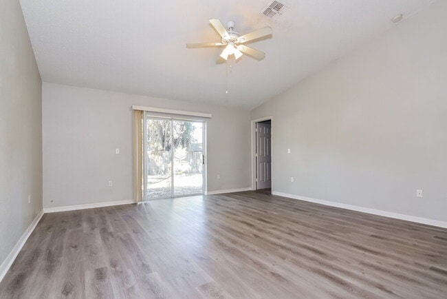 Photo - 306 Carriage Crossing Cir