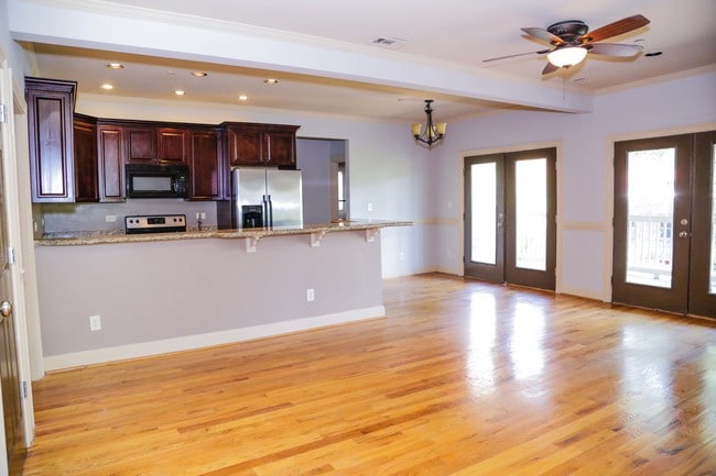 Photo - 685 Penn Ave