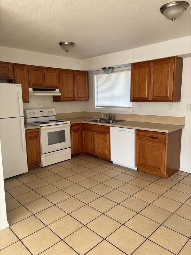 Building Photo - SFH B 107 - Wilson Lane Duplex Unit 702