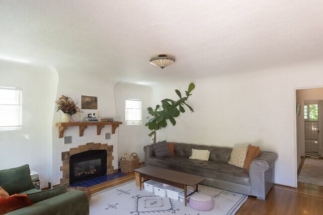 Photo - 1278-1280 Phillips Ln Unit 1278