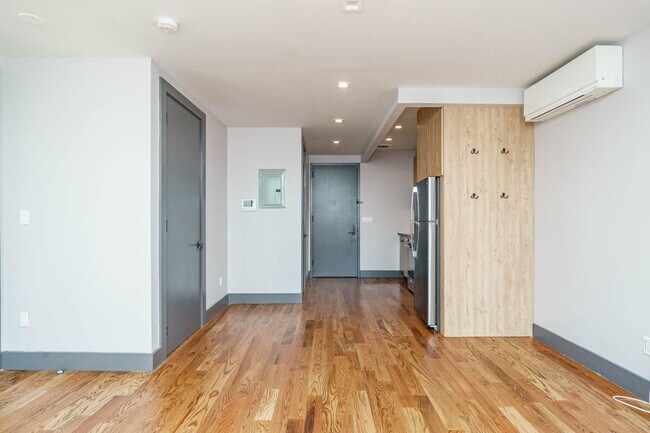 Photo - 1461 Gates Ave Unit 5F