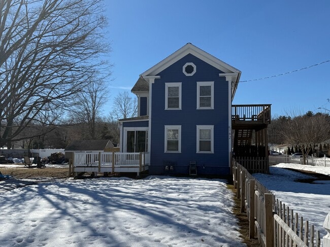 Frente de la residencia - 162 Russell Rd Unidad Upper