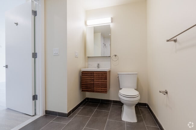 1BR 1BA - 604SF