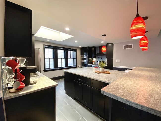 Photo - 712 N West St Unit 2