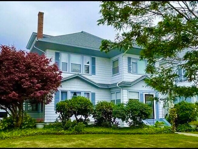 Building Photo - 24 Somerset St Unit 2