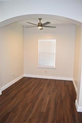 Photo - 411 Paddock Ln