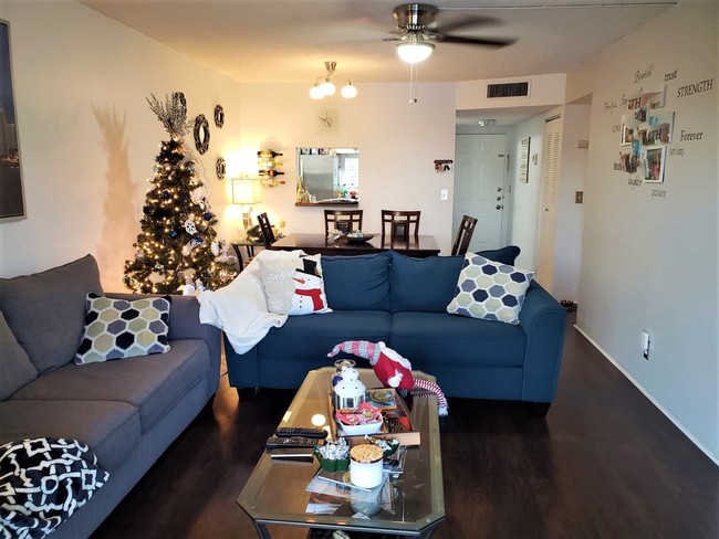 Building Photo - 7900 NW 50th St Unit 205