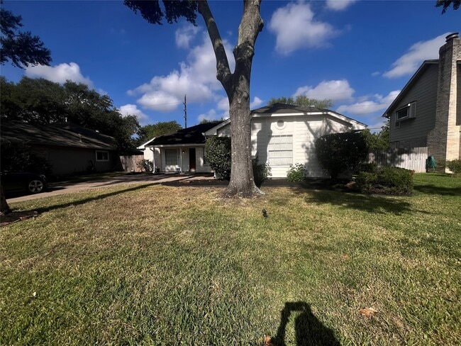 Photo - 15658 Pebble Lake Dr
