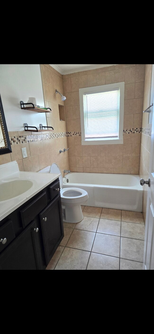 Photo - 303 Culbreth Ave Unit B