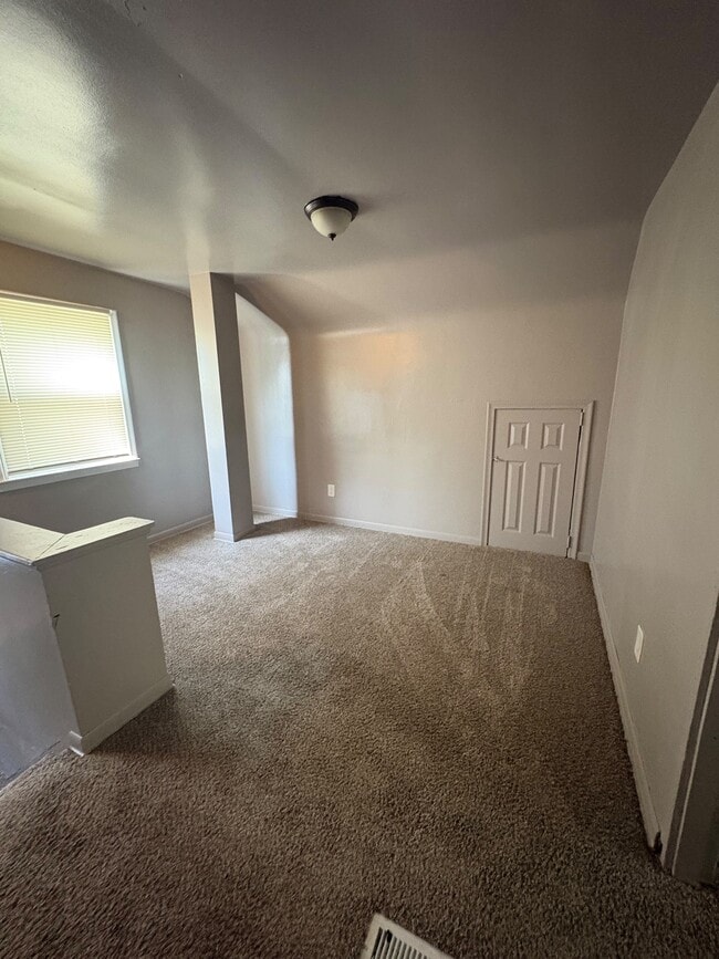 Building Photo - 14249 Cloverlawn Ave