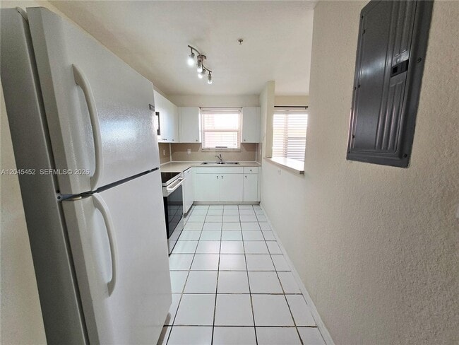 Photo - 1627 NW 18th St Unit 201