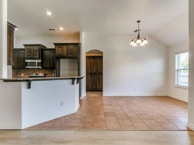 Photo - Spacious 4 Bed 2 Bath + Bonus Room In Edmond