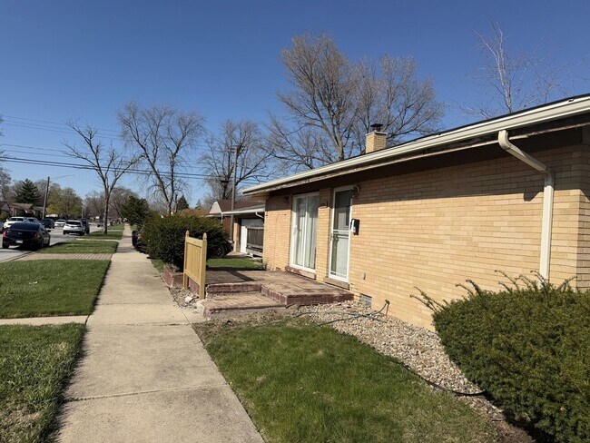 Photo - 14941 Evans Ave