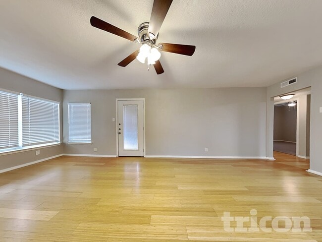 Photo - 706 Olney Dr