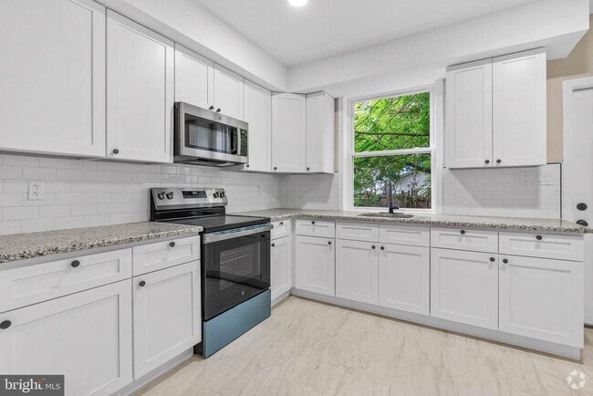 Building Photo - 4920 Knorr St Rental