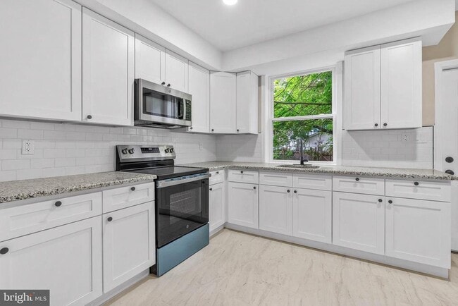 Building Photo - 4920 Knorr St Rental