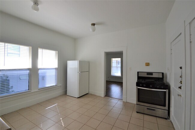 Building Photo - 1517 Bonnie Brae St Unit 3